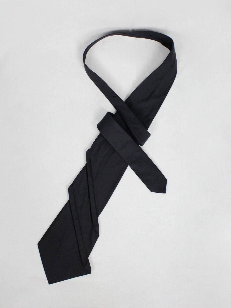 Christophe Coppens dark navy twisted tie folded diagonally in origami style (1)