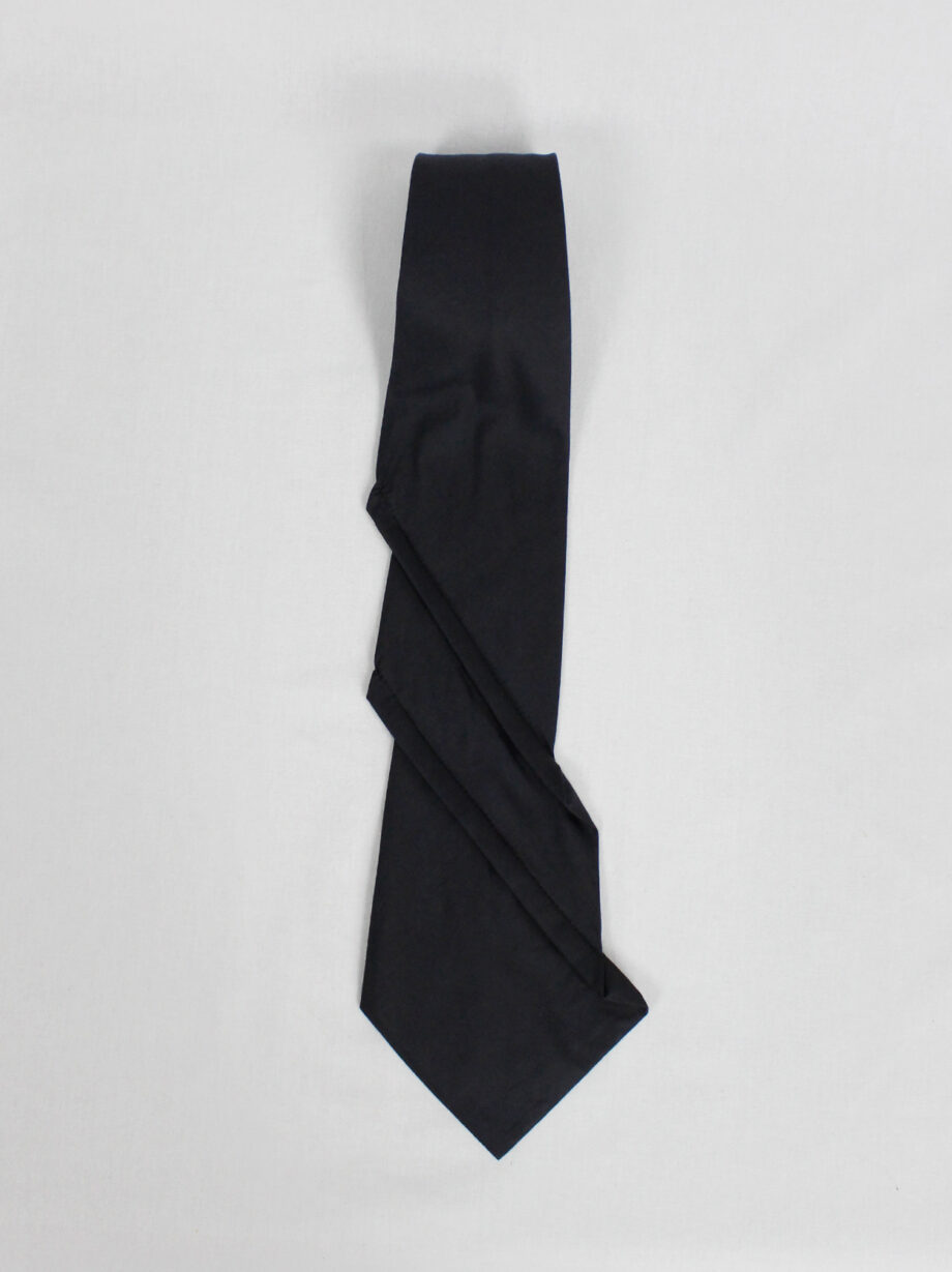 Christophe Coppens dark navy twisted tie folded diagonally in origami style (2)