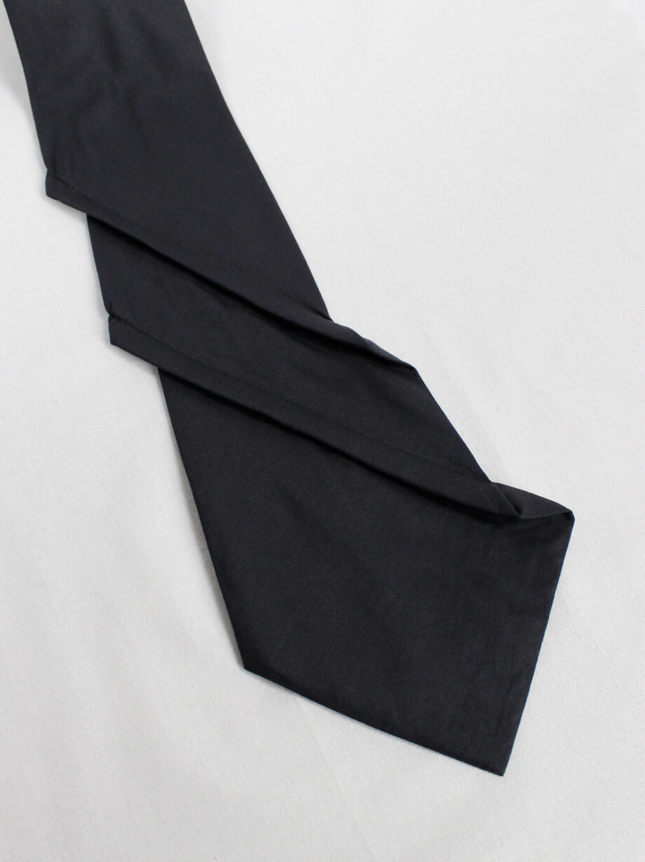 Christophe Coppens dark navy twisted tie folded diagonally in origami style (3)
