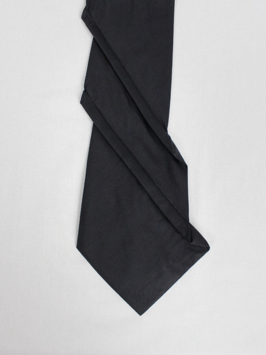 Christophe Coppens dark navy twisted tie folded diagonally in origami style (4)