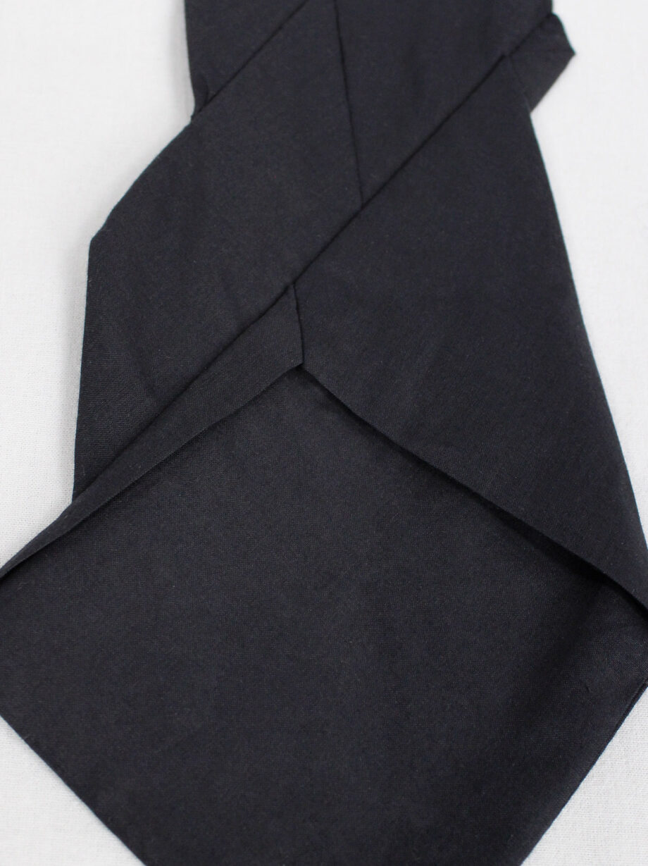 Christophe Coppens dark navy twisted tie folded diagonally in origami style (7)