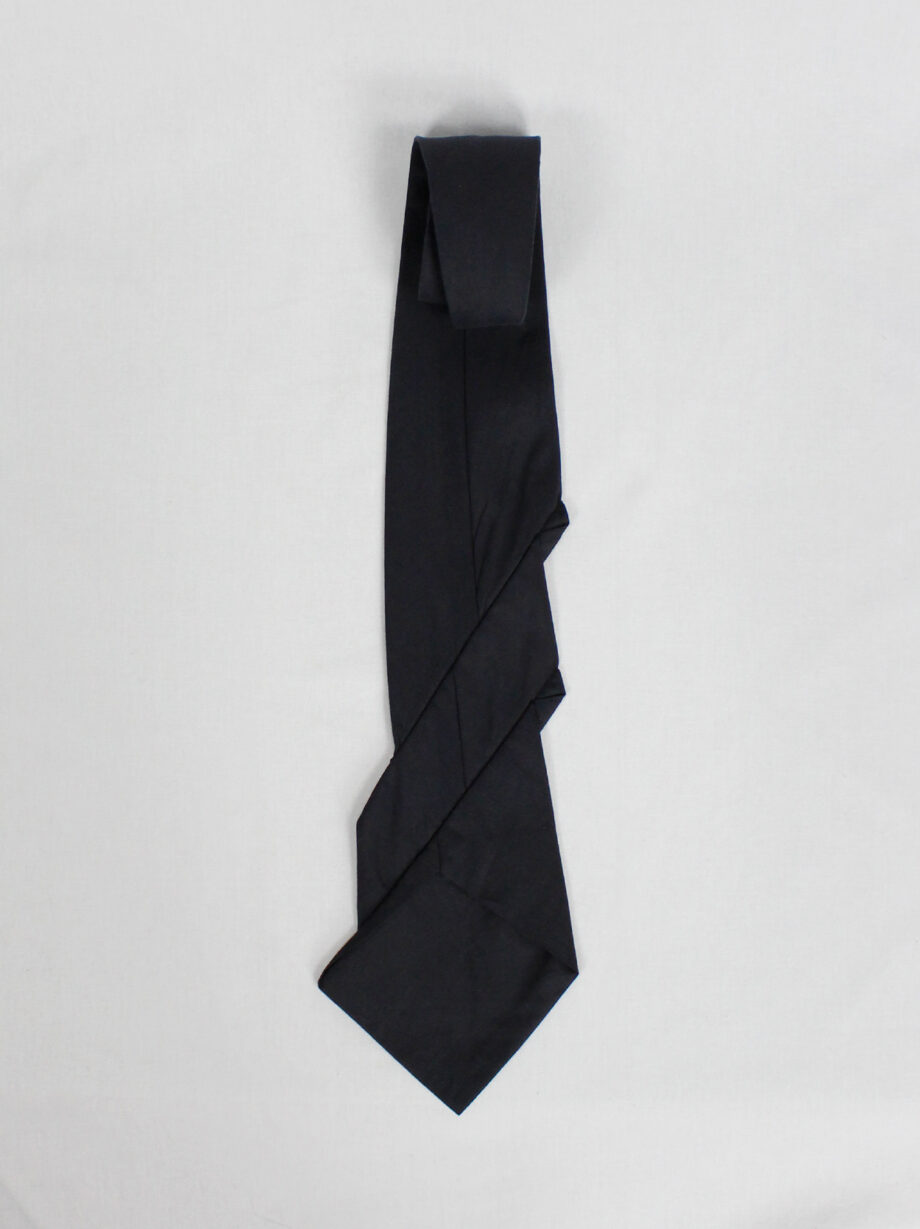 Christophe Coppens dark navy twisted tie folded diagonally in origami style (8)