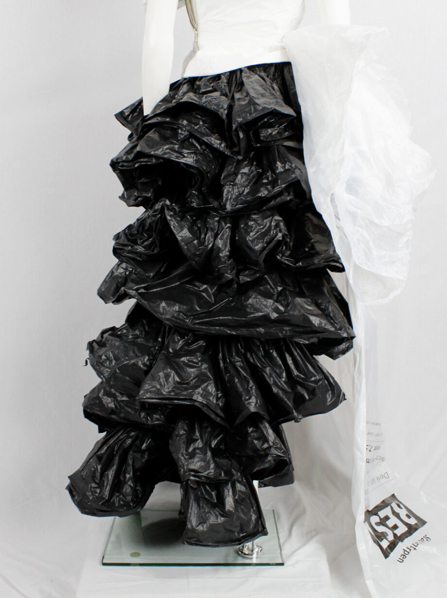 vintage a f Vandevorst black tiered maxi skirt made of trashbags fall 2017 couture (11)