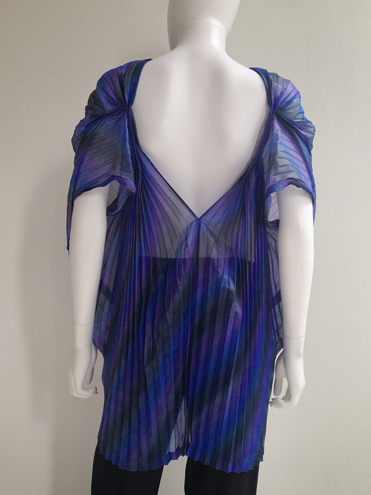 Issey Miyake Fete purple pleated transformable top - V A N II T A S