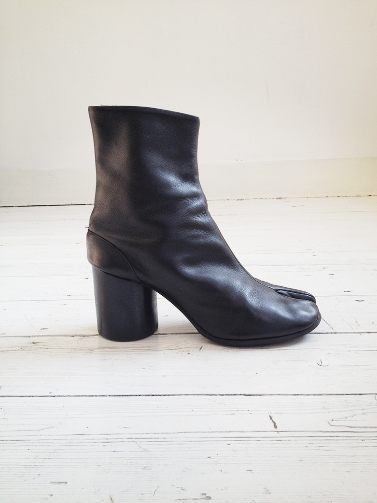 Maison Martin Margiela black tabi boots (40) - V A N II T A S