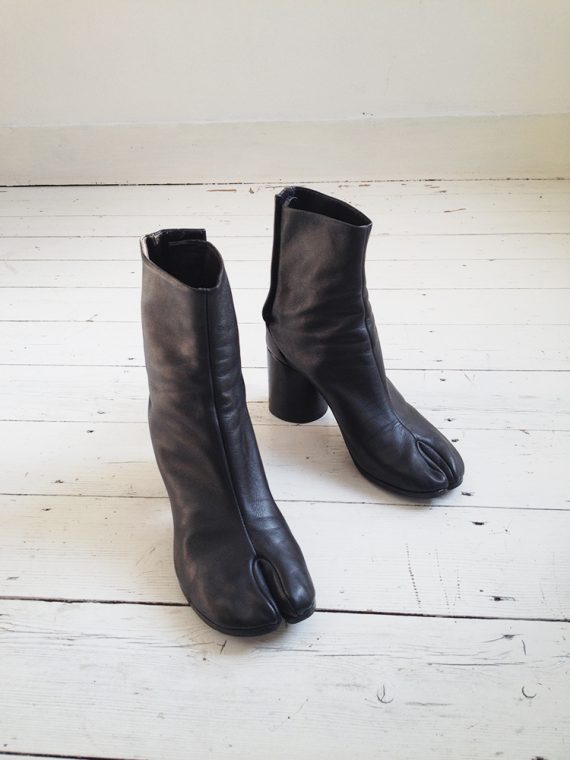 Maison Martin Margiela black tabi boots (40) | V A N II T A S