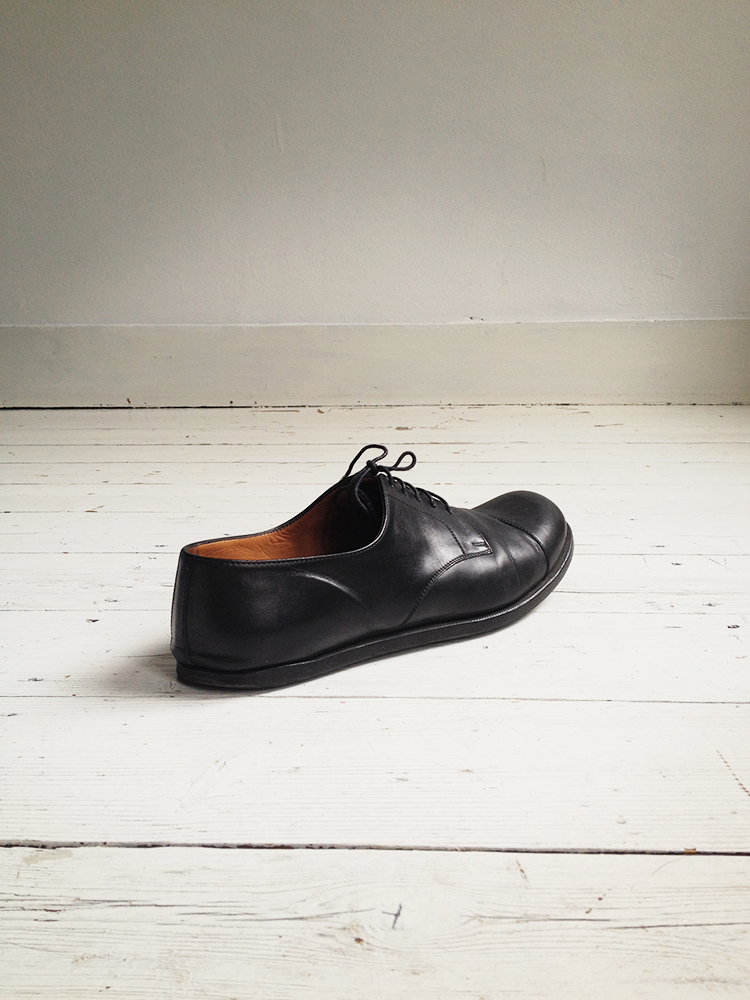 Maison Martin Margiela black heel-less oxfords (40) — spring 2000 - V A ...