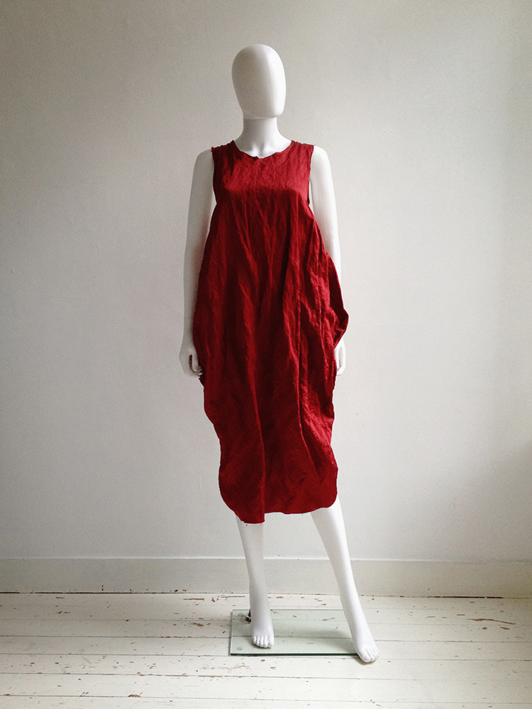 Uma Wang red back drape dress — fall 2013 - V A N II T A S