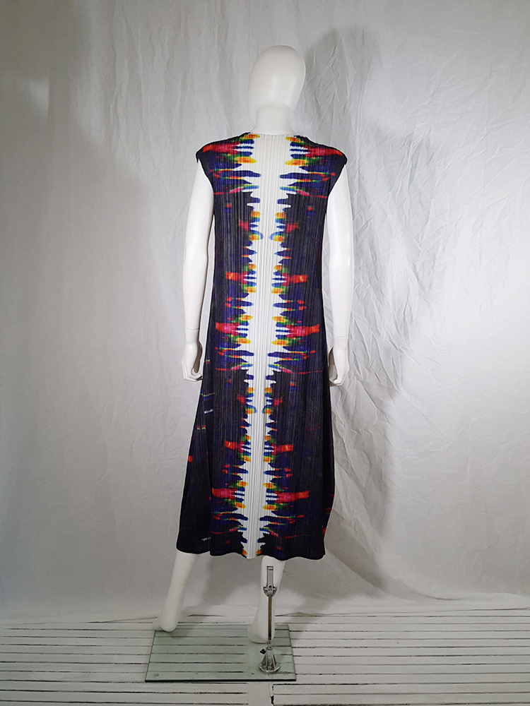 Issey Miyake colourful printed pleated dress - V A N II T A S