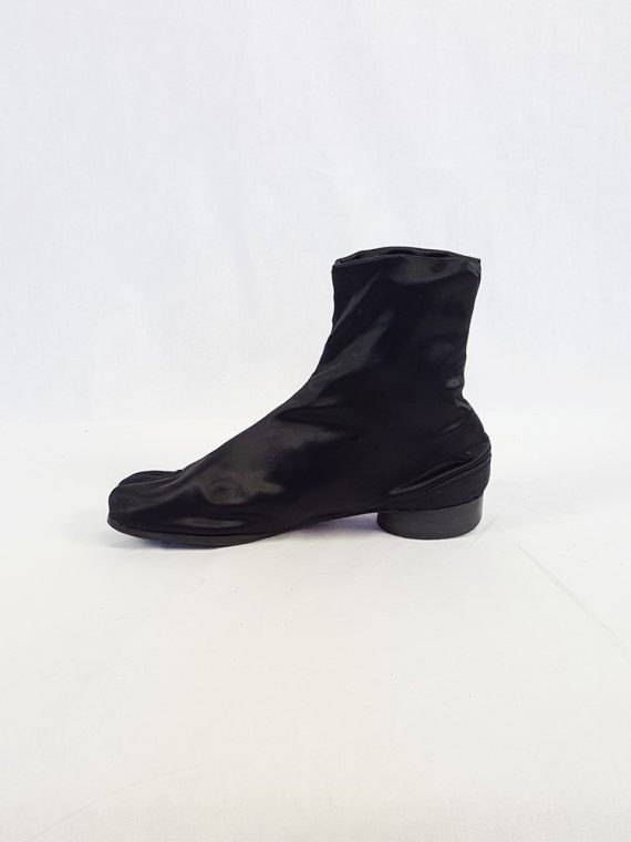 vintage Maison Martin Margiela black satin tabi boots with low heel fall 1998 105319