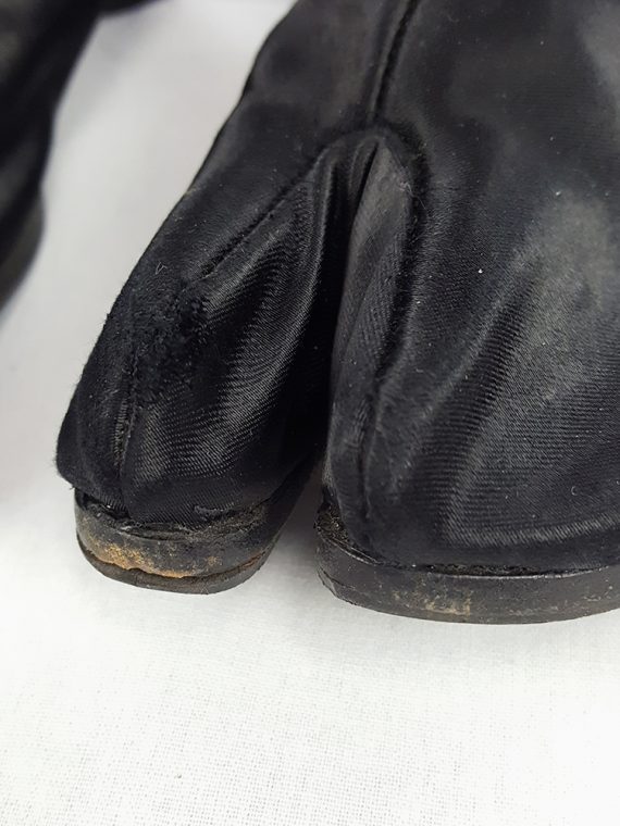 vintage Maison Martin Margiela black satin tabi boots with low heel fall 1998 105503