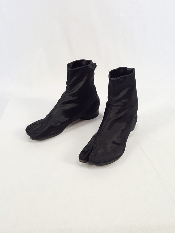 vintage Maison Martin Margiela black satin tabi boots with low heel fall 1998 105610