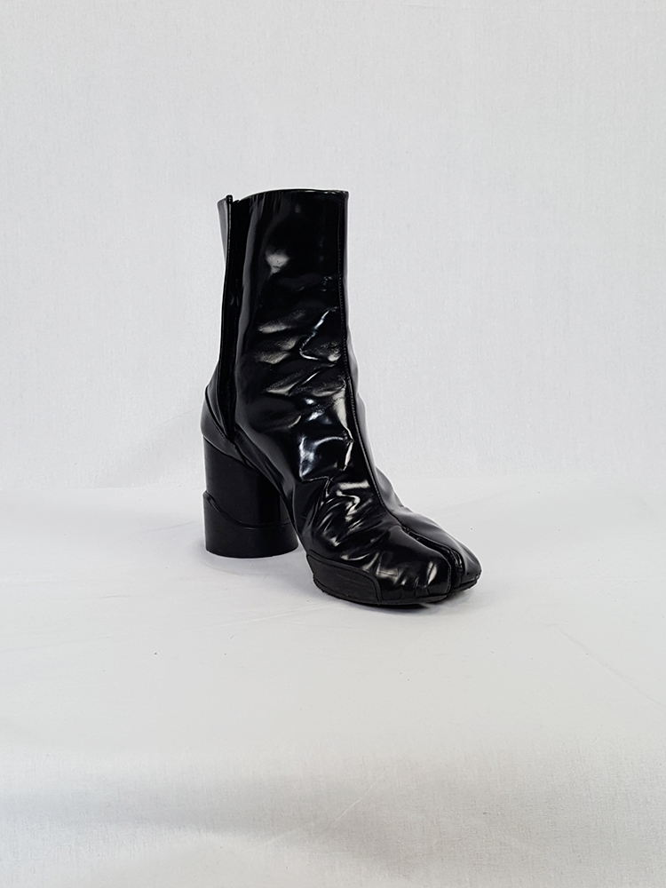 Maison Martin Margiela black patent techno tabi boots (40) — fall