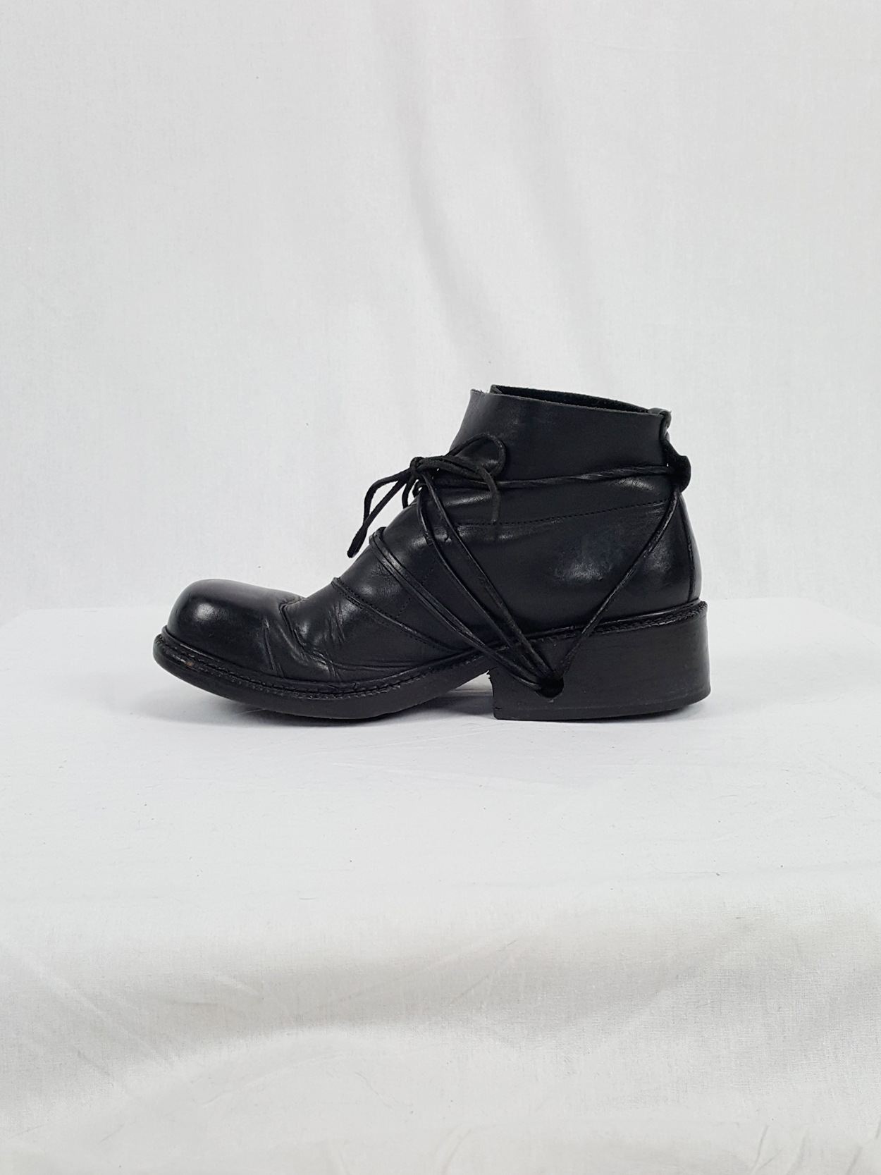 Dirk Bikkembergs black boots with laces through the soles (41 
