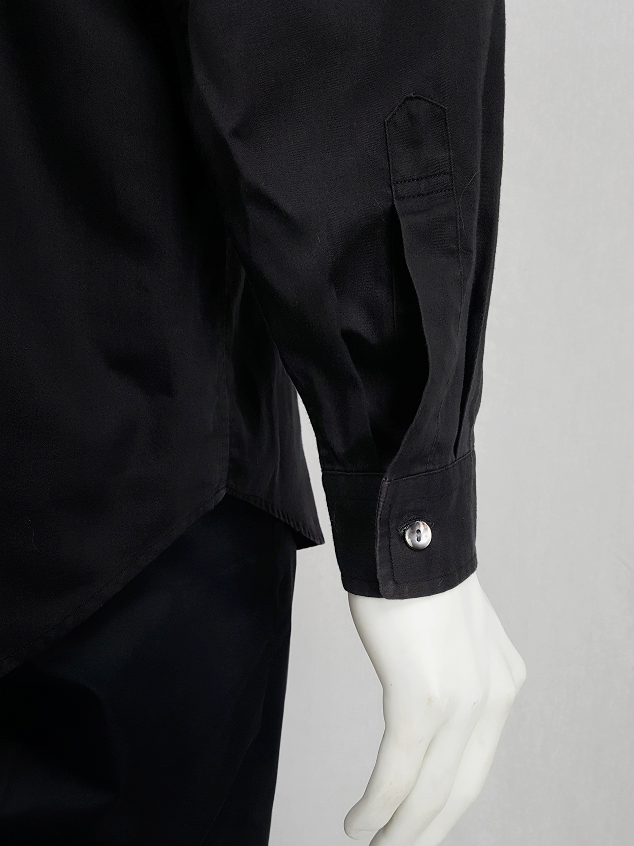 Tokio Kumagaï black minimalist shirt with button up detail — 80's - V A ...