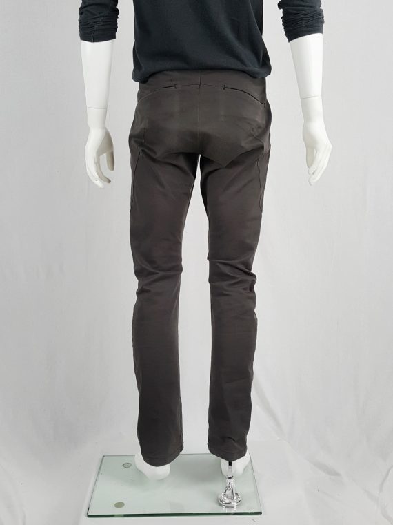 vaniitas Attachment Kayuzuki Kumagai grey trousers with curved legs 135657