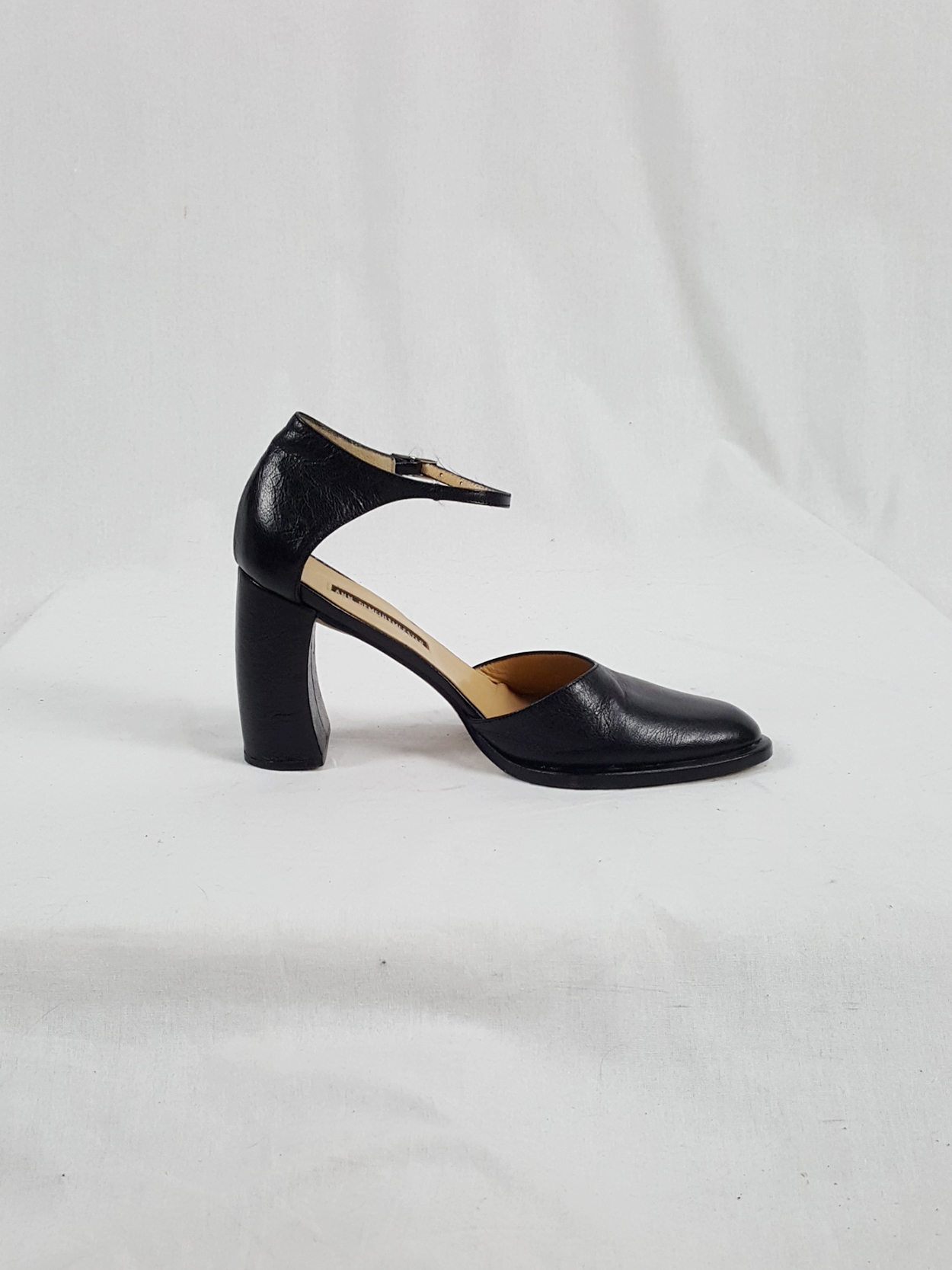 Ann Demeulemeester black banana heel pumps (38) — spring 1996 - V A N ...