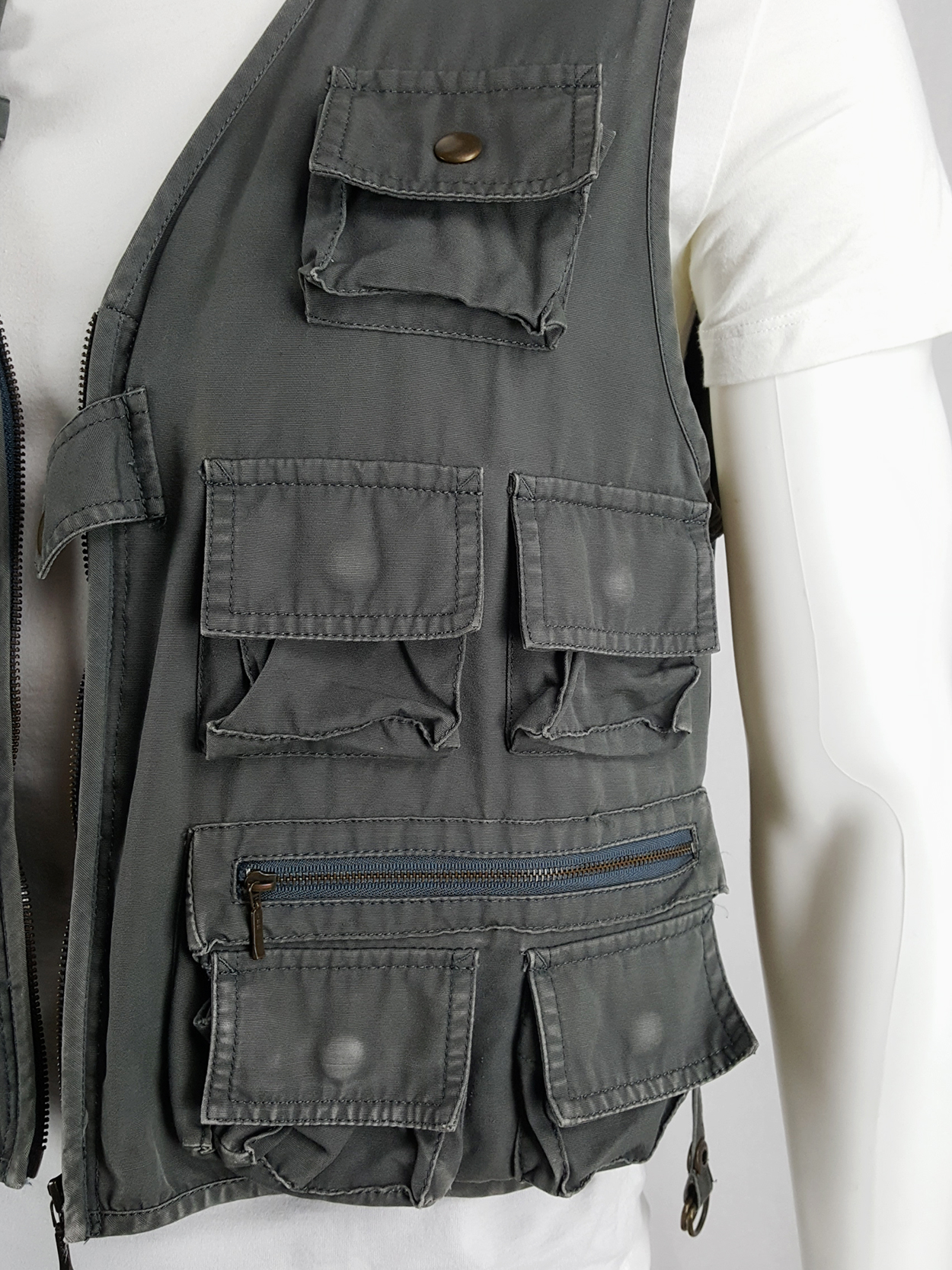 Tokio Kumagaï khaki green fishing vest with multiple cargo pockets — 80's -  V A N II T A S