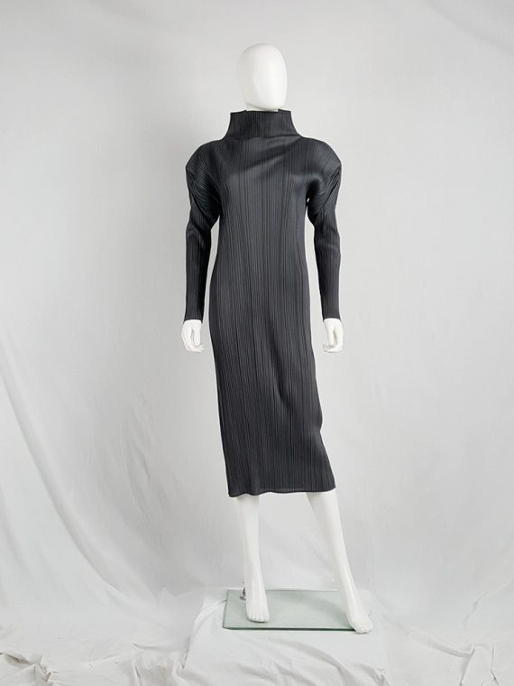 vaniitas Issey Miyake Pleats Please grey pleated dress with triangular shoulders 0029