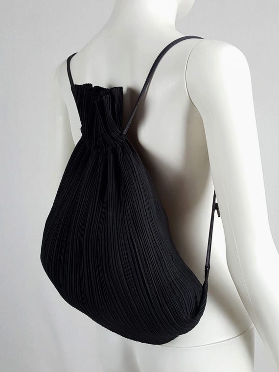 vaniitas vintage Issey Miyake Pleats Please black drawstring backpack 171116
