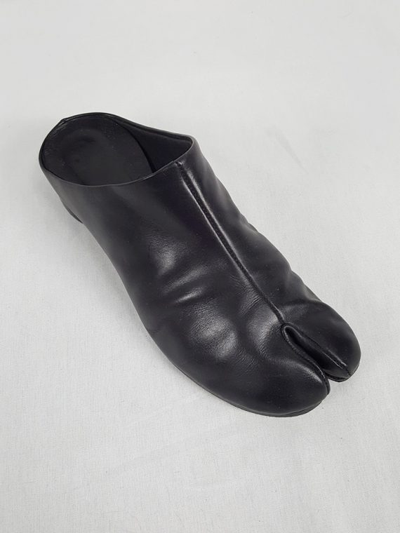 vaniitas vintage Maison Martin Margiela black tabi slipper with low heel spring 2002 125036