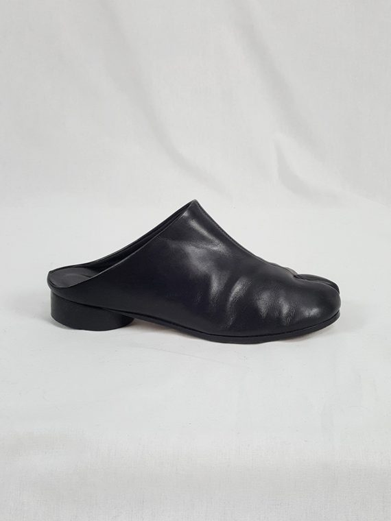 vaniitas vintage Maison Martin Margiela black tabi slipper with low heel spring 2002 125154(0)
