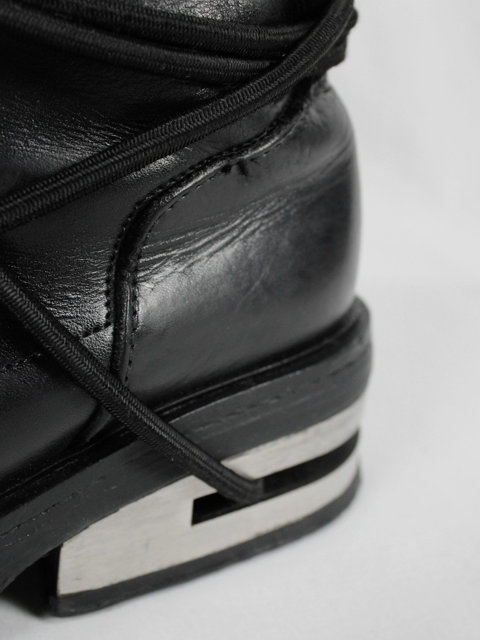 Dirk Bikkembergs black boots with black elastic and metal slit heel (42 ...