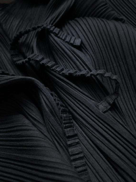 vaniitas vintage Issey Miyake Pleats Please black pleated cardigan with lapels and tie-front 9519