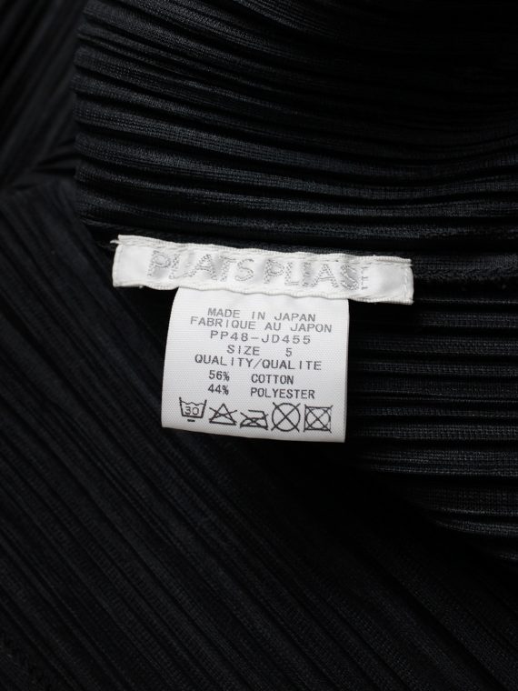 vaniitas vintage Issey Miyake Pleats Please black pleated cardigan with lapels and tie-front 9534