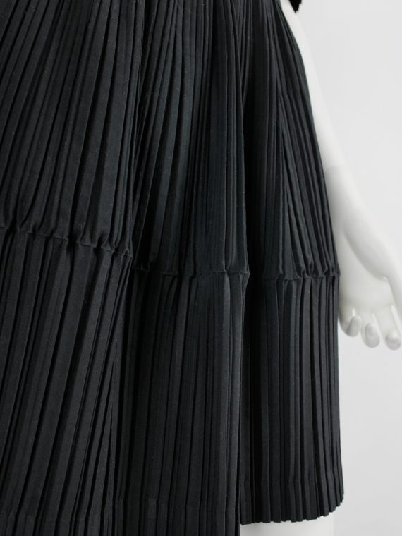 Issey Miyake black flared skirt with creased pleats — 1980's - V A N II ...
