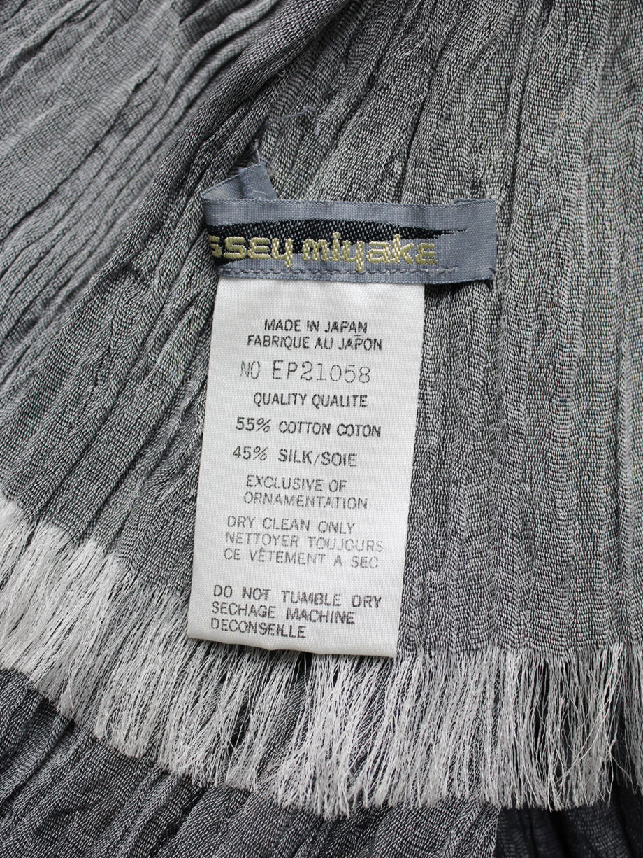 Issey Miyake grey ombre scarf with wrinkled pleats 1980s 80s 6934