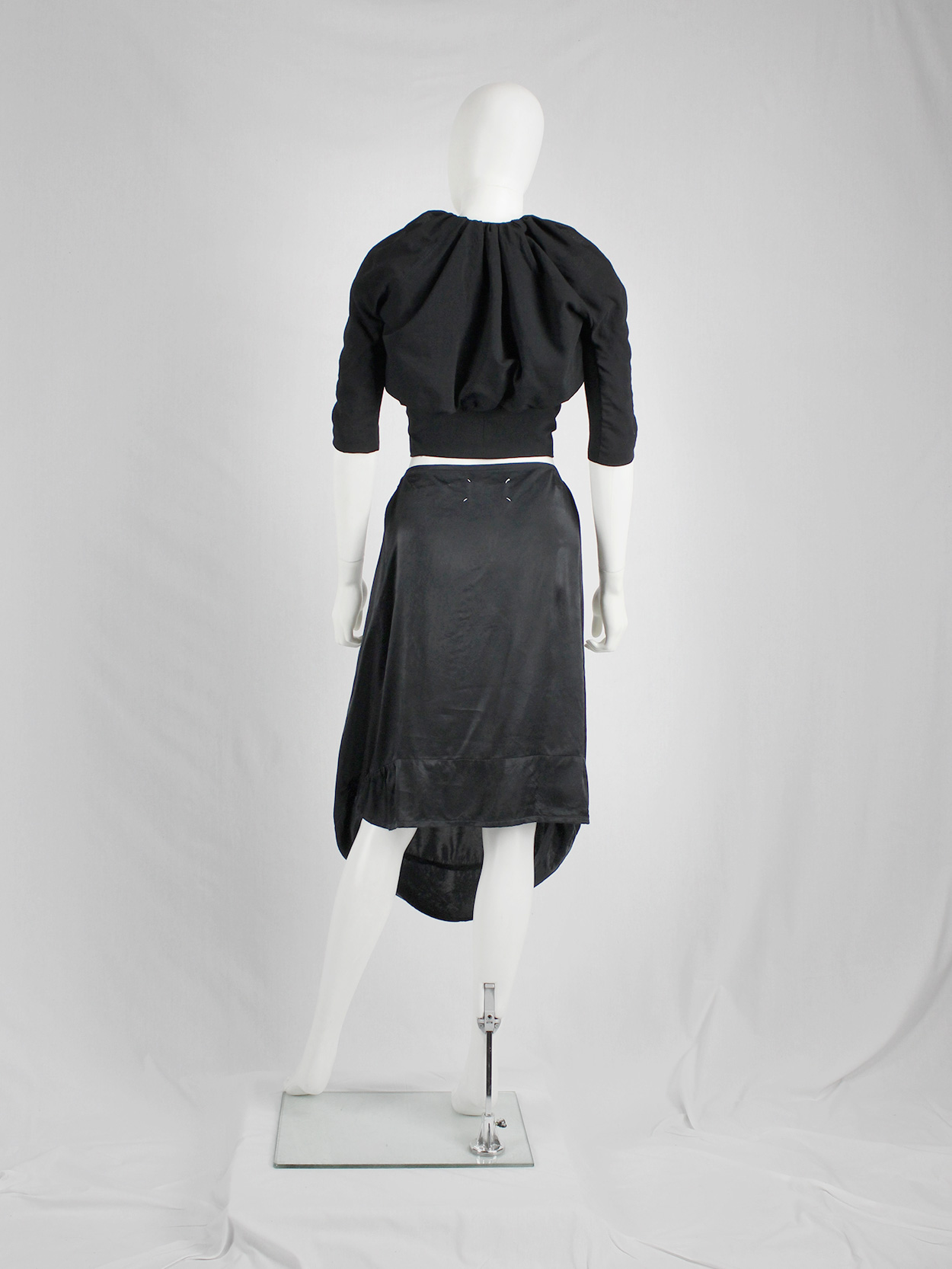 Maison Martin Margiela black seat cover skirt — fall 2006 - V A N II T A S