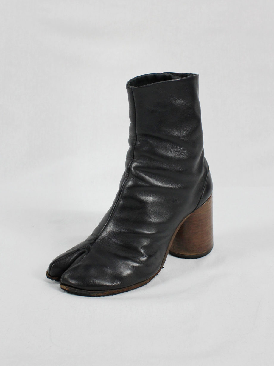 vaniitas vintage Maison Martin Margiela black tabi boots with round wooden heel 2001 4613
