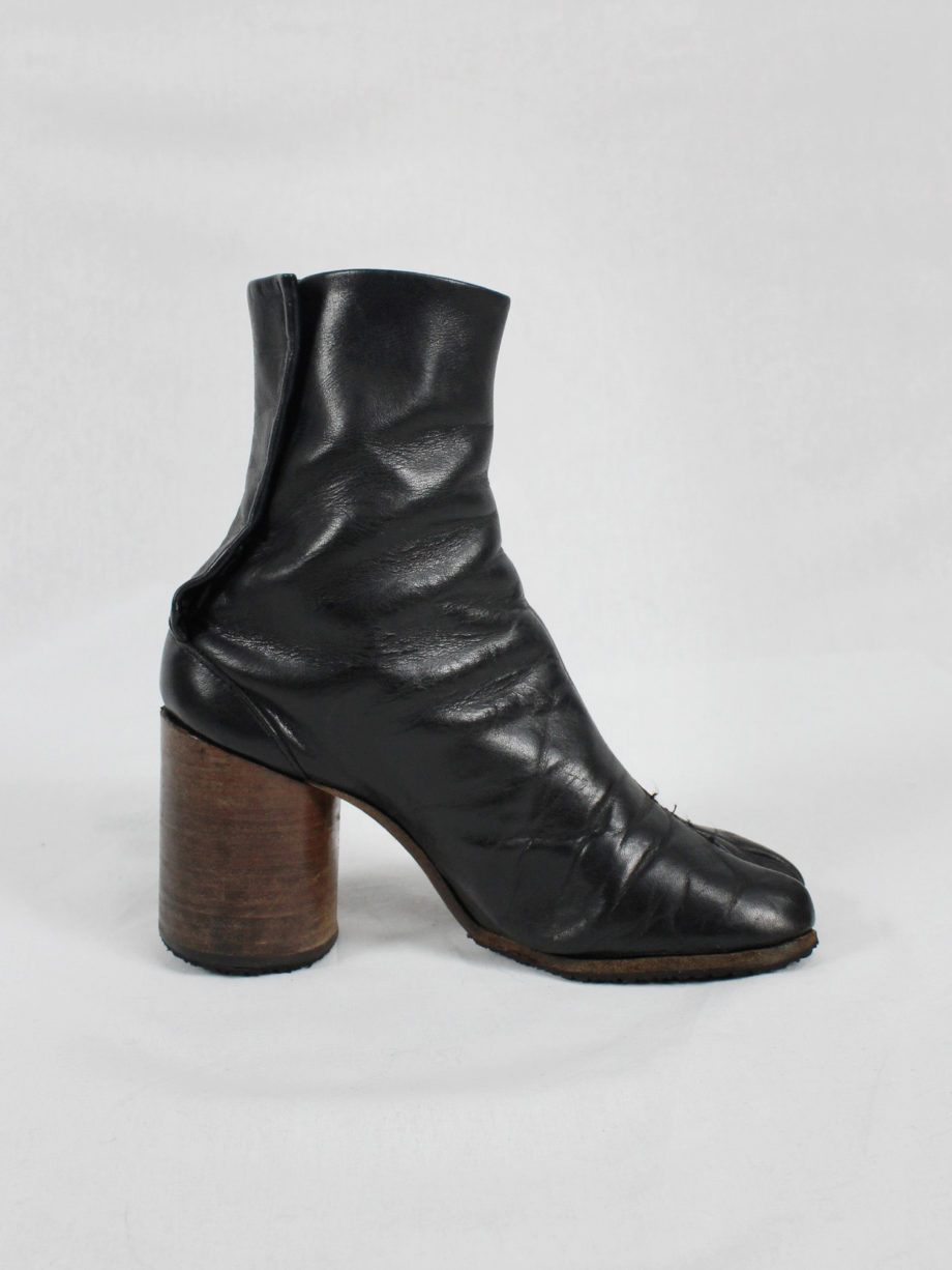 vaniitas vintage Maison Martin Margiela black tabi boots with round wooden heel 2001 4627