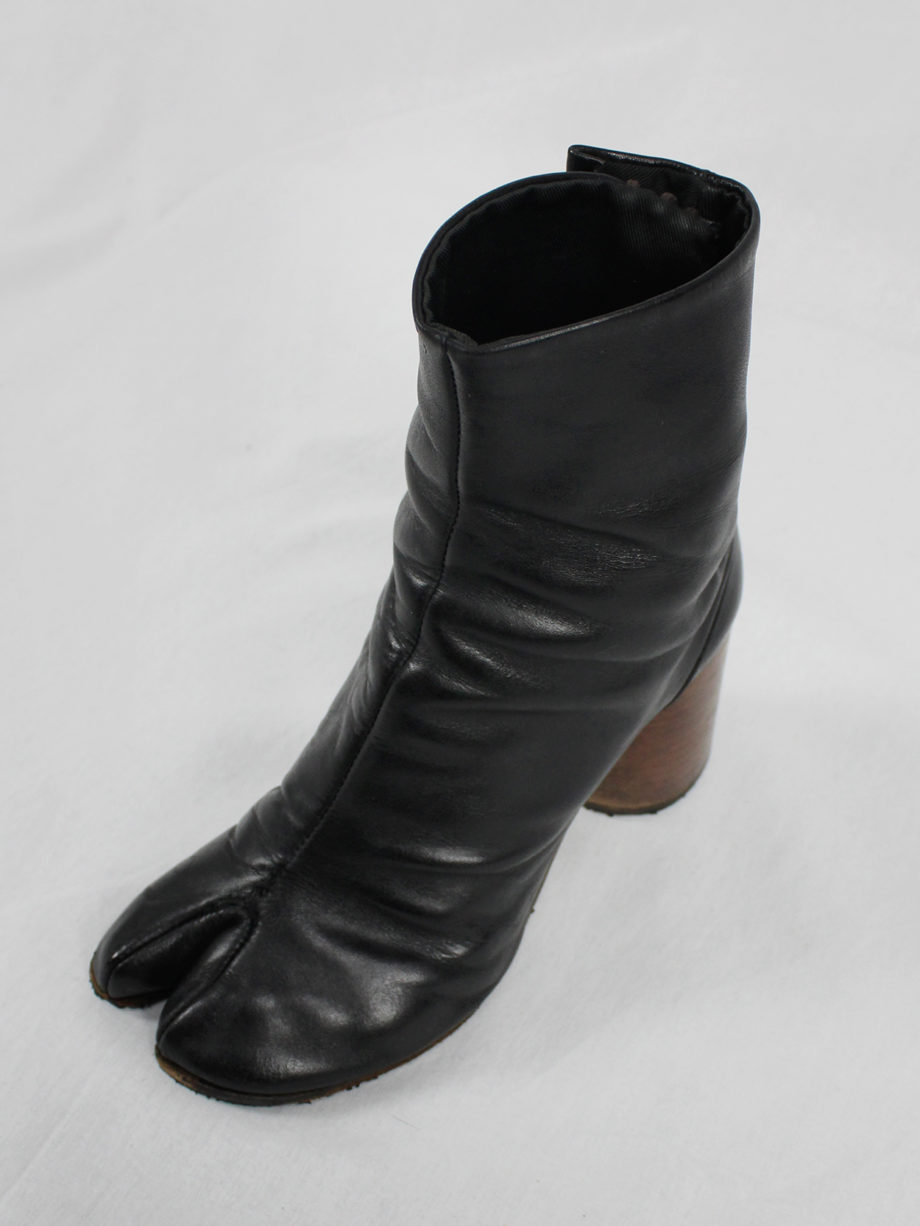 vaniitas vintage Maison Martin Margiela black tabi boots with round wooden heel 2001 4642