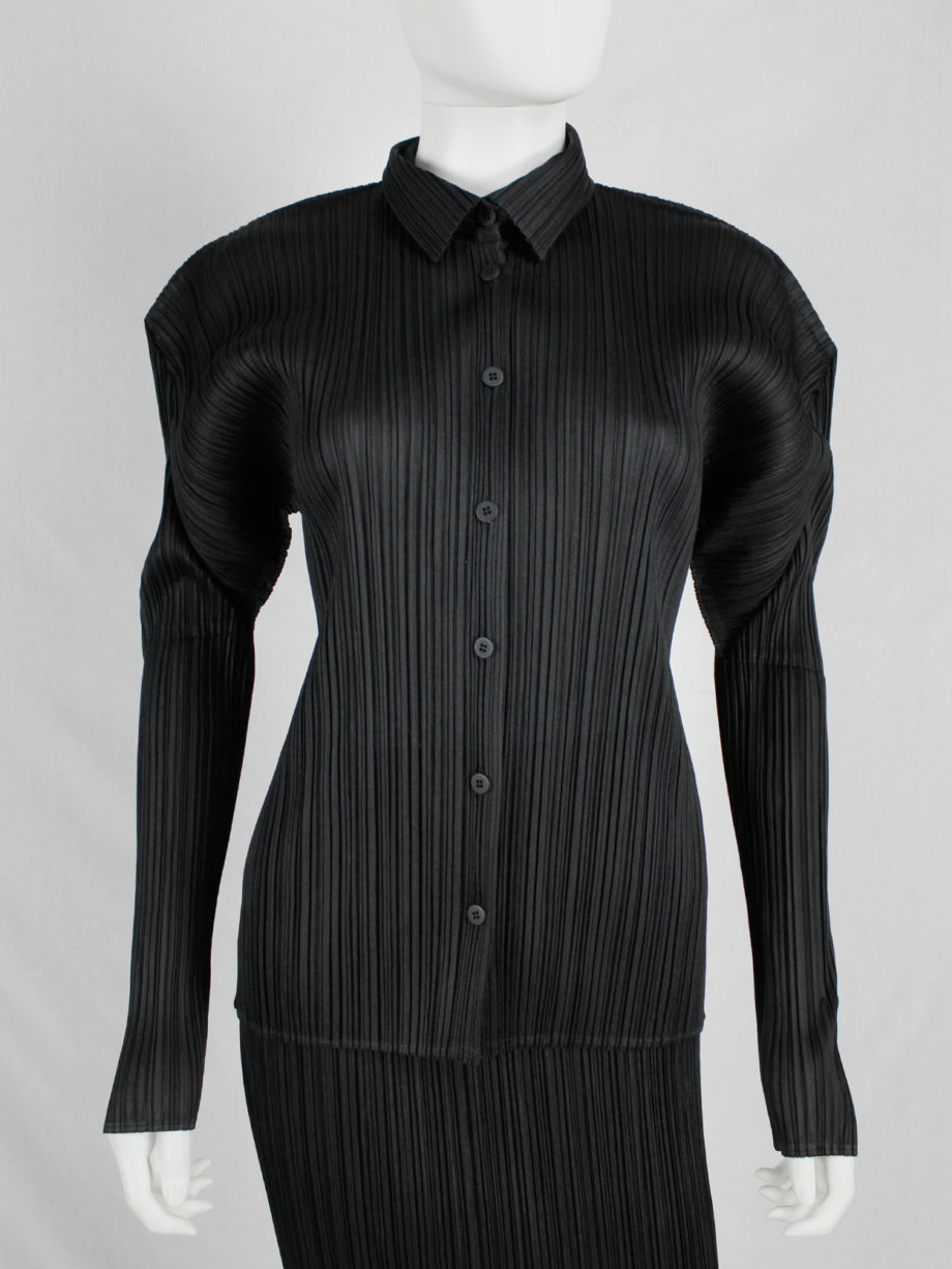 vaniitas Issey Miyake Pleats Please black cardigan with squared shoulders 8971