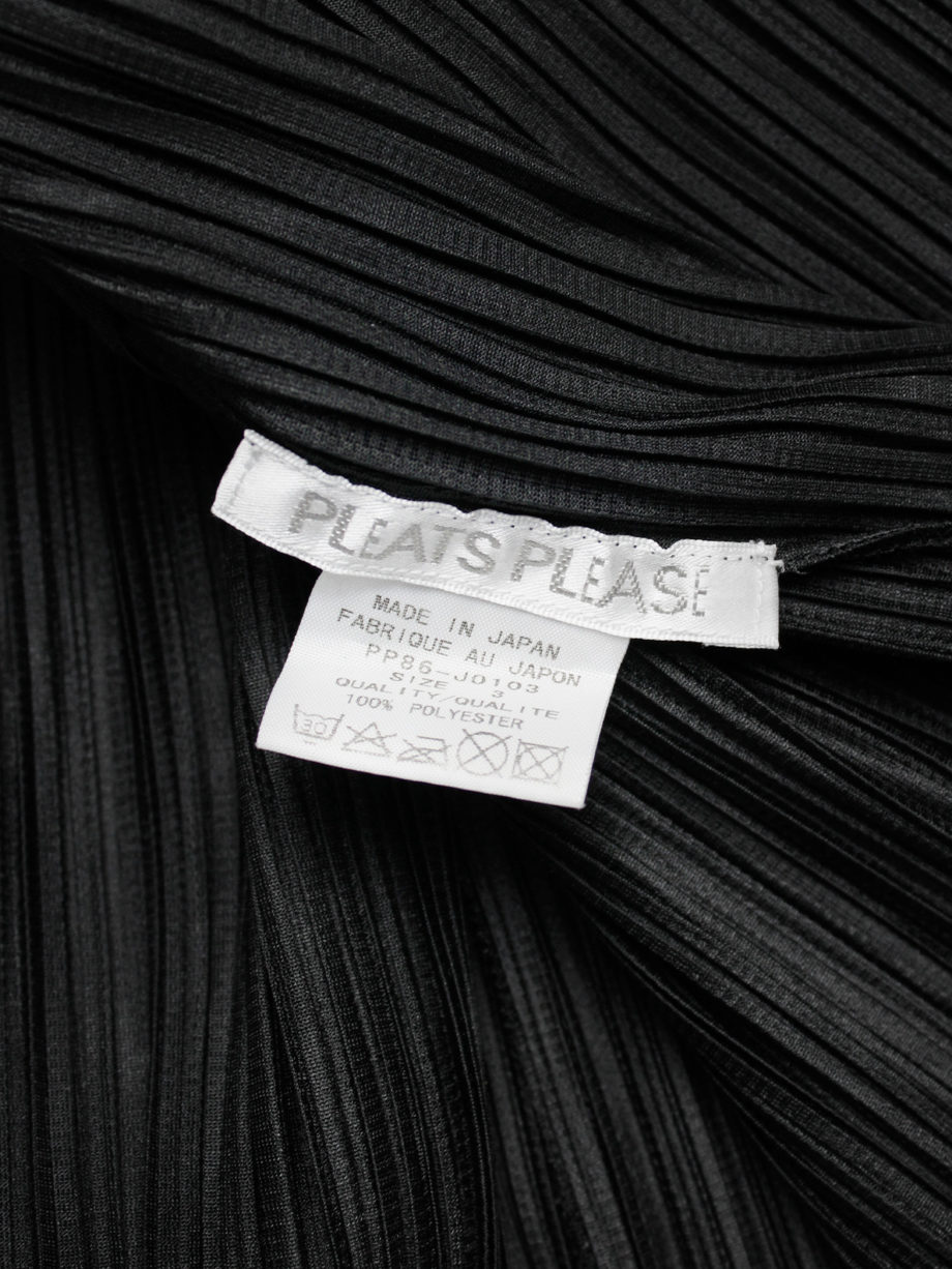 vaniitas Issey Miyake Pleats Please black open cardigan with folded hems 2622