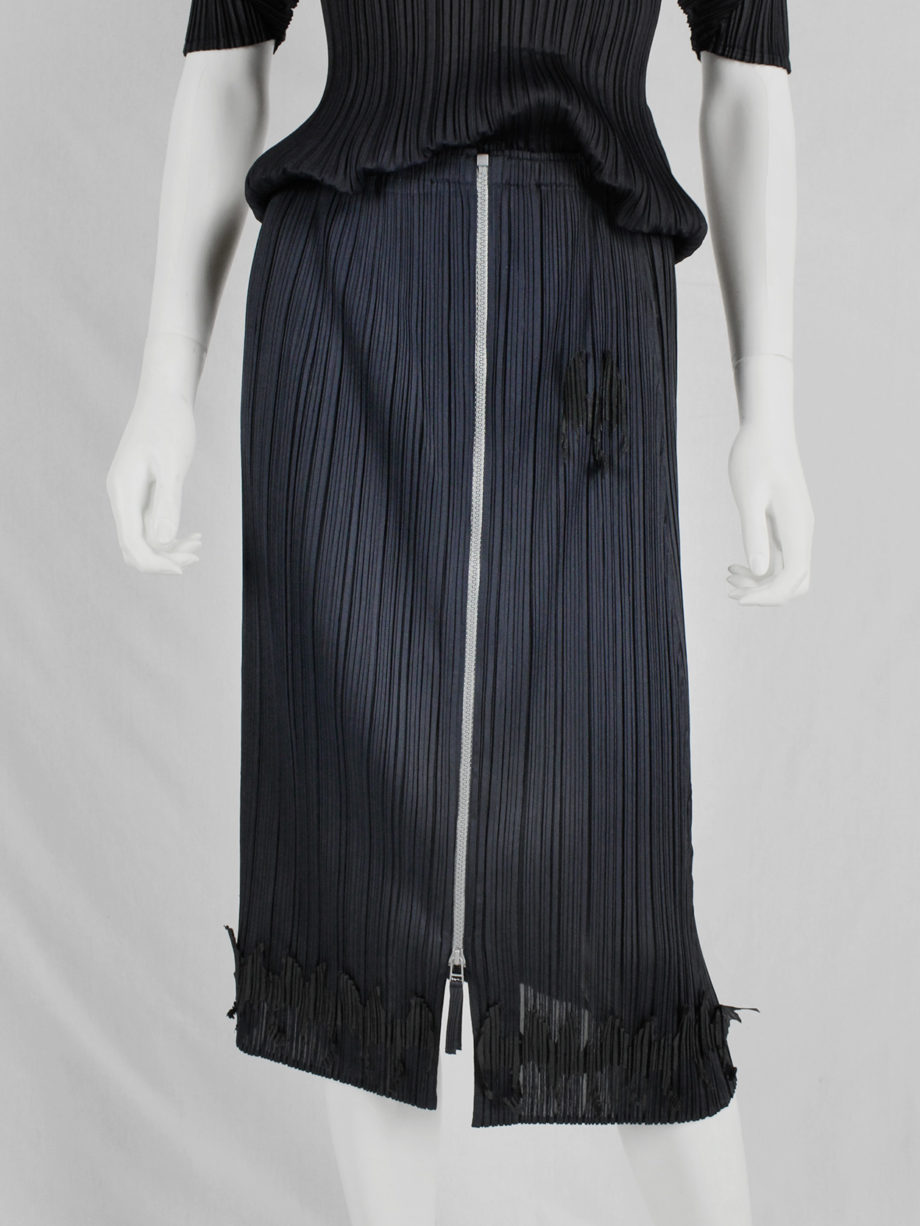 vaniitas Issey Miyake Pleats Please dark blue skirt with 3D bats at the hem 2812