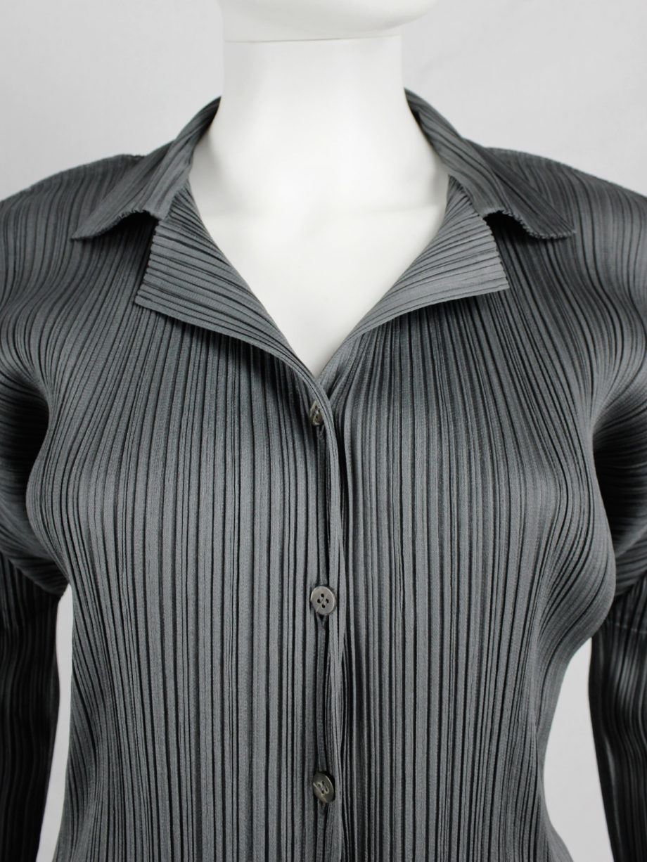 vaniitas Issey Miyake Pleats Please grey button-up cardigan with squared shoulders and lapels 1329