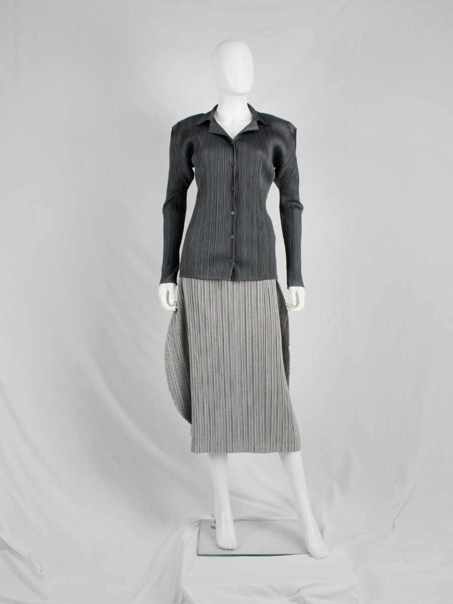 vaniitas Issey Miyake Pleats Please grey button-up cardigan with squared shoulders and lapels 1348