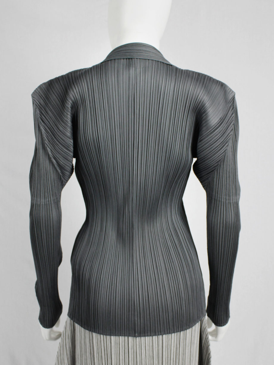 vaniitas Issey Miyake Pleats Please grey button-up cardigan with squared shoulders and lapels 1387