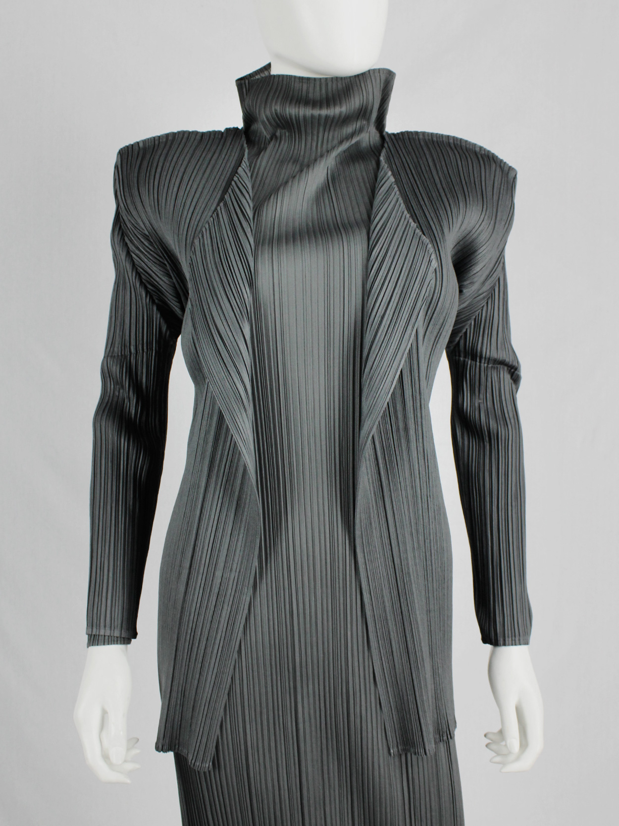 Issey Miyake Pleats Please grey open cardigan with square shoulders - V ...