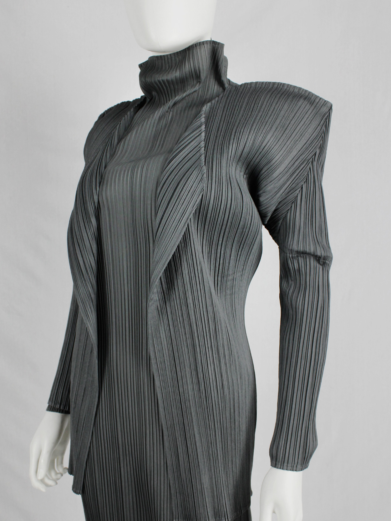 vaniitas Issey Miyake Pleats Please grey open cardigan with square shoulders 1864