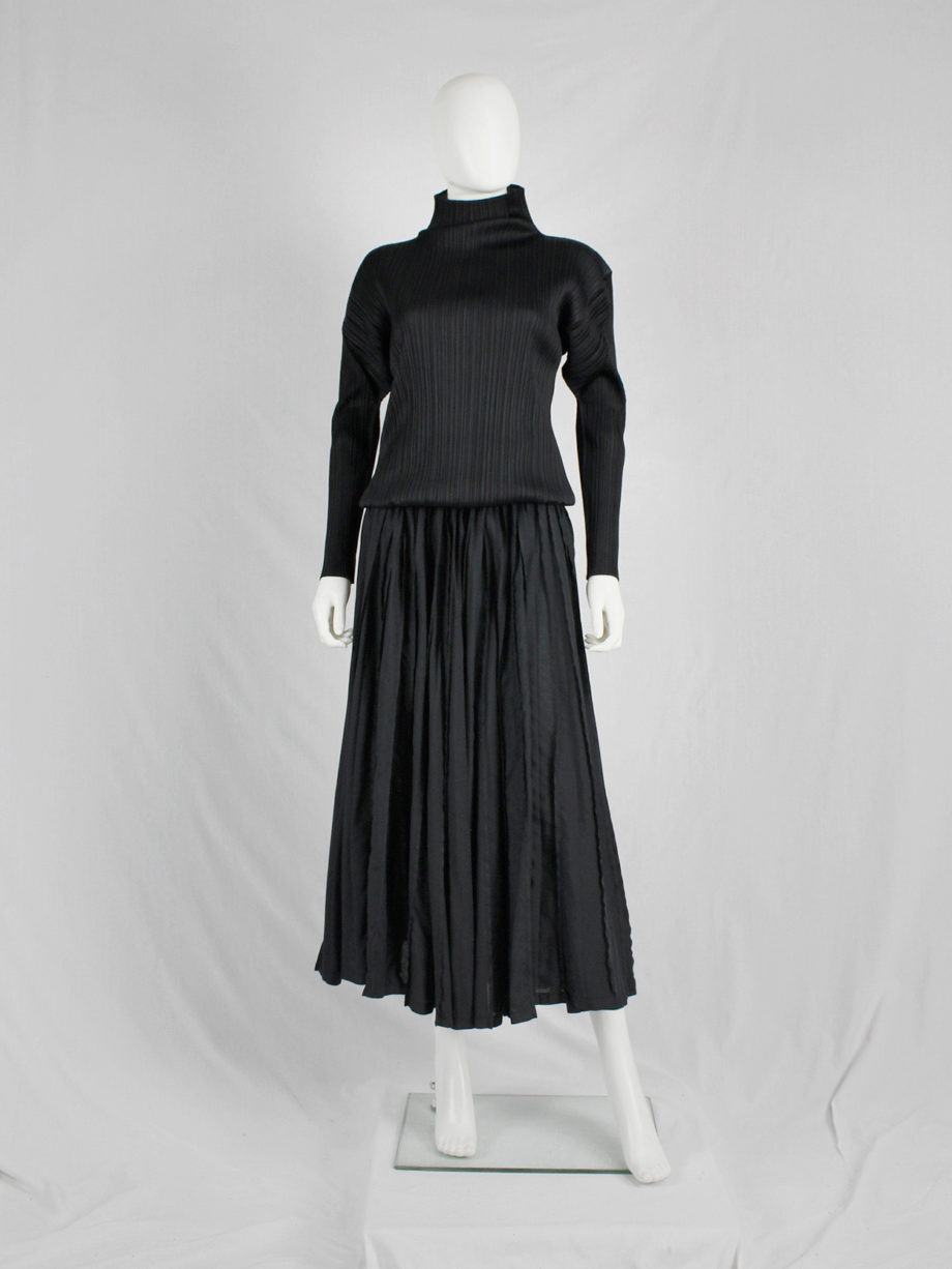 vaniitas Issey Miyake black maxi skirt with inside out pleats 2160
