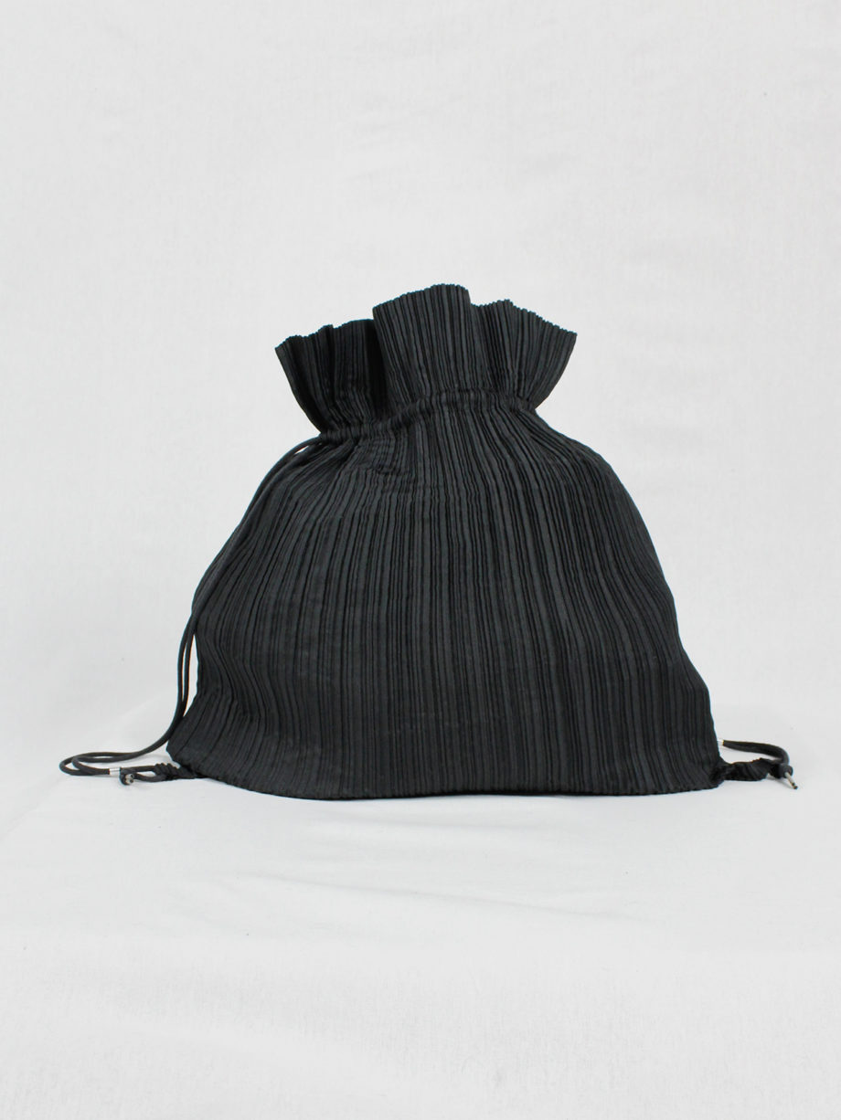 vaniitas Issey Miyake black pleated drawstring backpack 4852