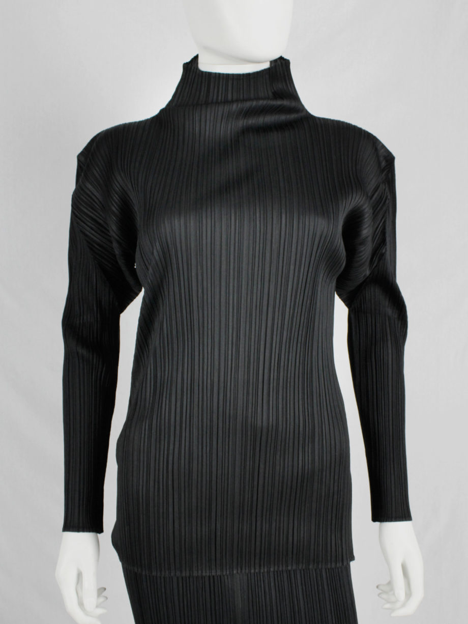 vaniitas Issey Miyake black turtleneck jumper with fine pressed pleats2241