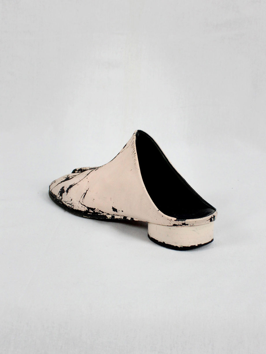vaniitas vintage Maison Martin Margiela black tabi slippers painted in light pink spring 2002 1911