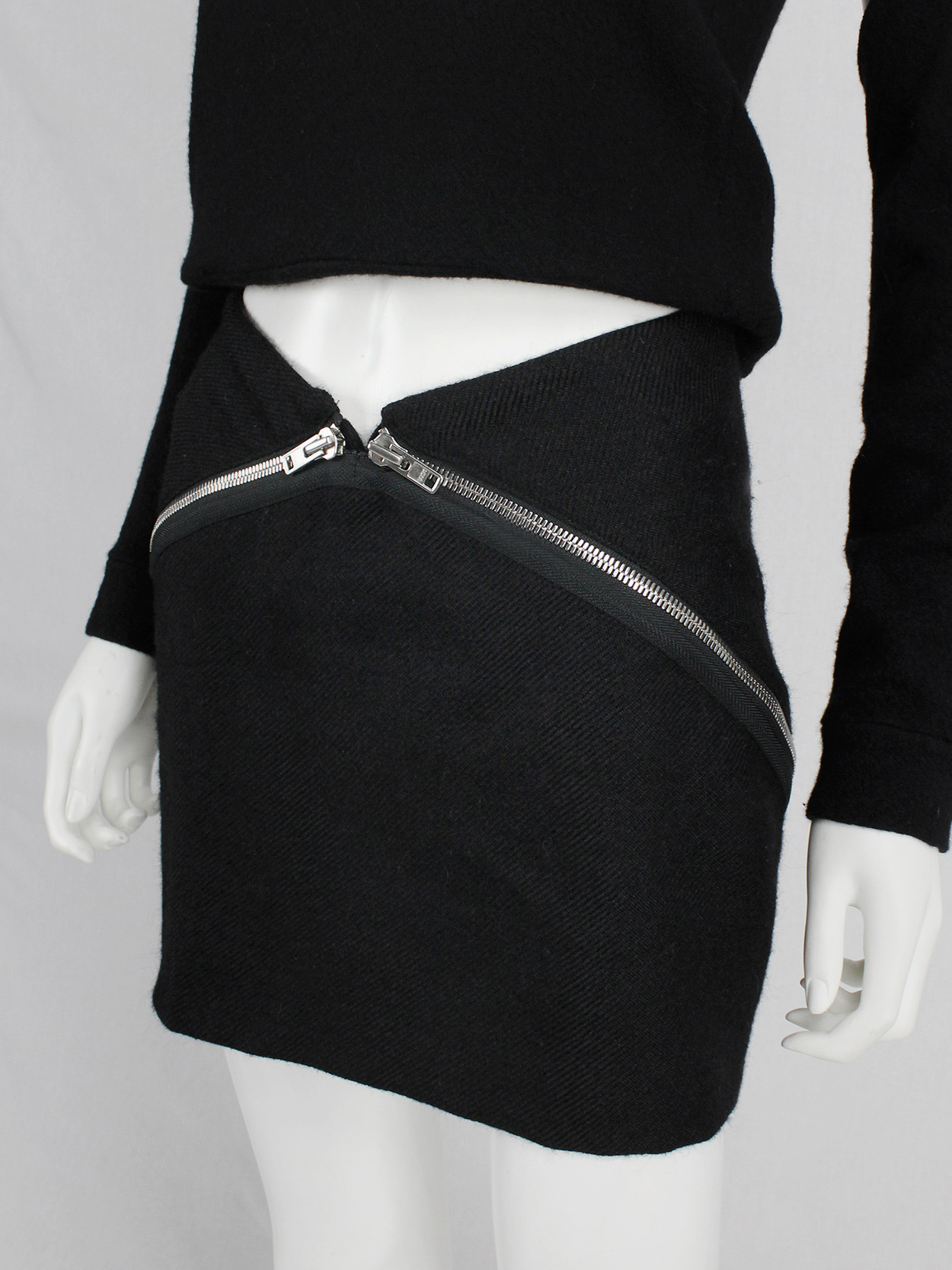 vaniitas vintage Maison Martin Margiela black skirt with diagonal zippers runway fall 2008 (3)