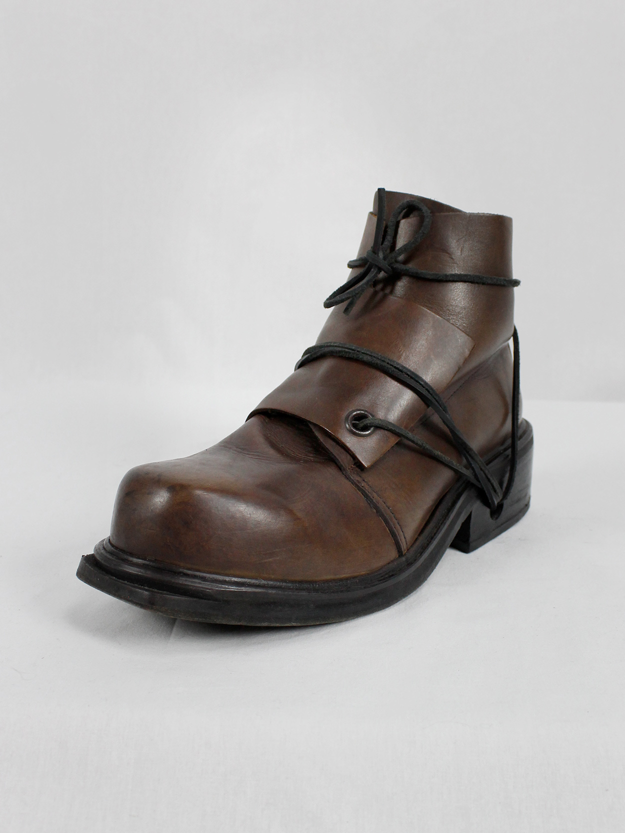 Dirk Bikkembergs brown mountaineering boots with laces through the soles 90s 1990s (13)