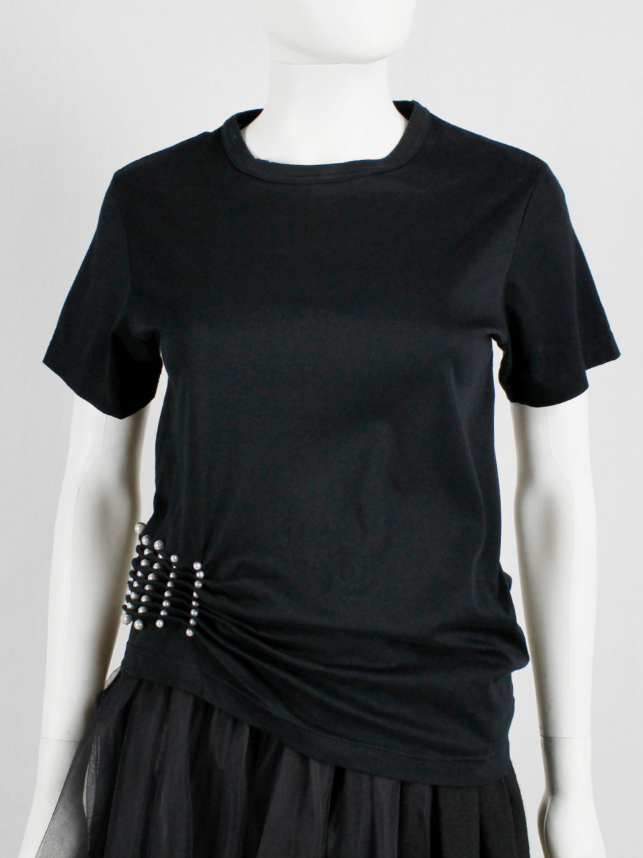 Noir Kei Ninomiya black t-shirt gathered at the waist by rows of pearls spring 2015 (1)